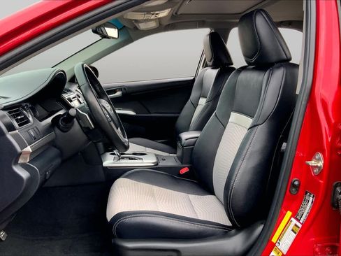 Used 2014 Toyota Camry SE w/ Moonroof Package FWD image 8
