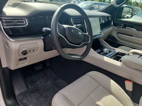 Used 2026 Jeep Grand Wagoneer L Summit w/ Premium Group III AWD/4WD image 22