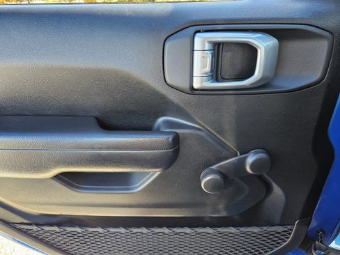 Used 2024 Jeep Wrangler Sport image 27