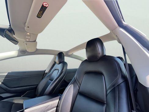 Used 2018 Tesla Model 3 Performance AWD/4WD image 16