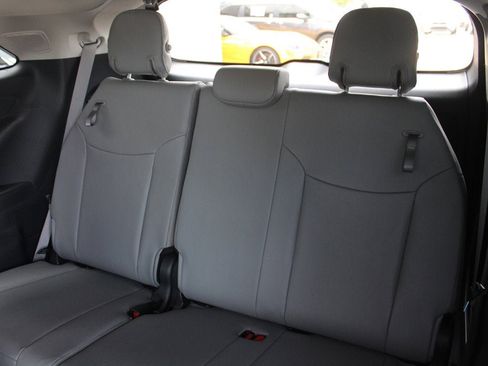 Used 2025 Toyota Sienna XLE image 10