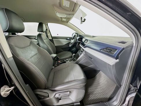 Used 2022 Volkswagen Taos SE image 29