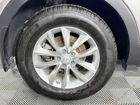 Used 2018 Kia Sorento LX image 31