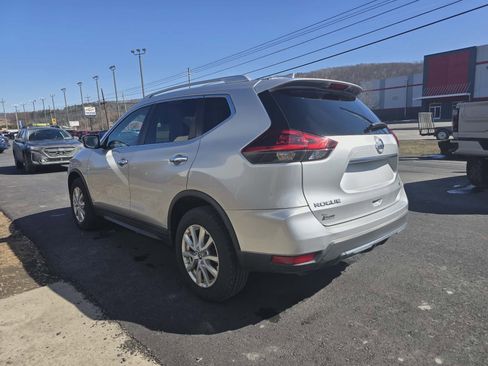 Used 2018 Nissan Rogue SV image 5