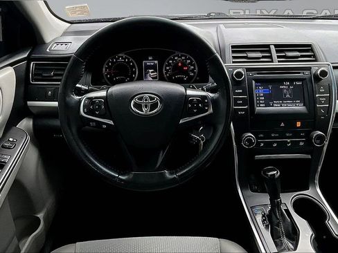 Used 2016 Toyota Camry SE image 5