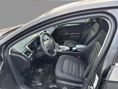 Used 2016 Ford Fusion SE FWD image 10