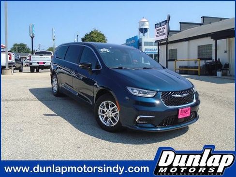 Used 2025 Chrysler Pacifica Select FWD image 1