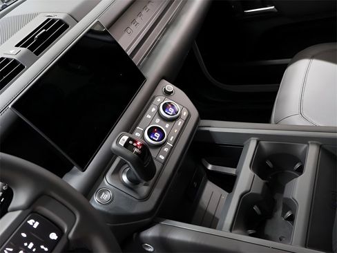 New 2025 Land Rover Defender 110 S image 19