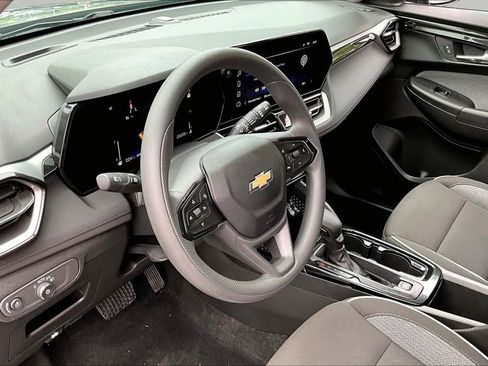Used 2025 Chevrolet TrailBlazer LT AWD/4WD image 12