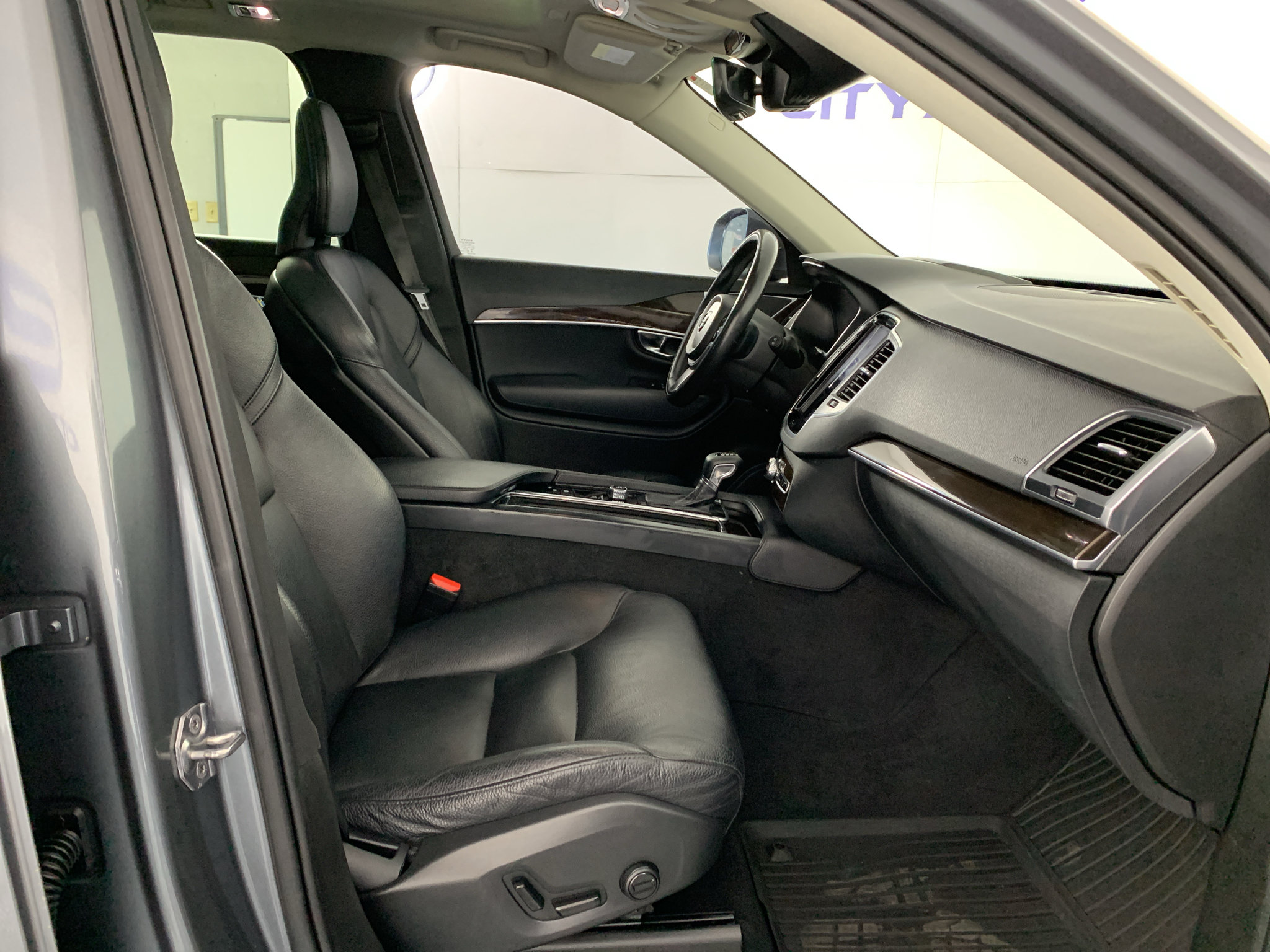 Used 2019 Volvo XC90 T5 Momentum w/ Advanced Package AWD/4WD image 39