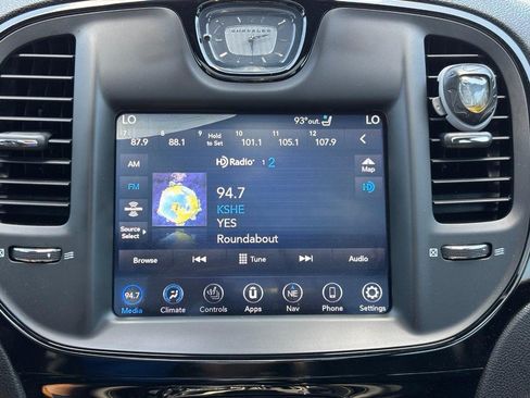 Used 2018 Chrysler 300 S w/ 300S Premium Group AWD/4WD image 19
