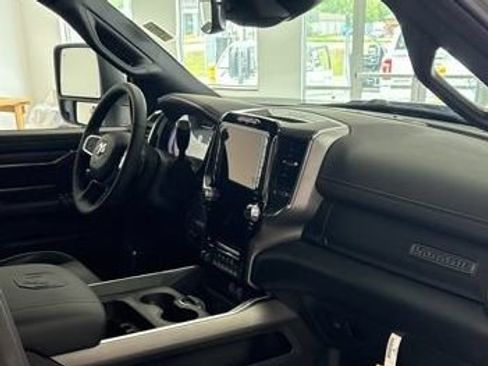 New 2026 RAM 3500 Laramie AWD/4WD image 23