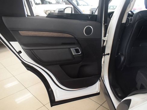Used 2017 Land Rover Discovery HSE AWD/4WD image 45