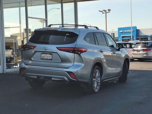 Used 2021 Toyota Highlander Platinum AWD/4WD image 4