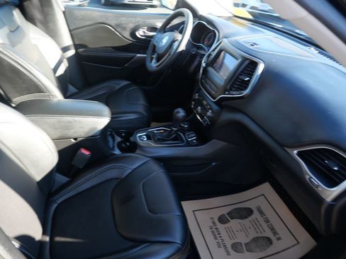 Used 2019 Jeep Cherokee Latitude Plus w/ Cold Weather Group image 29