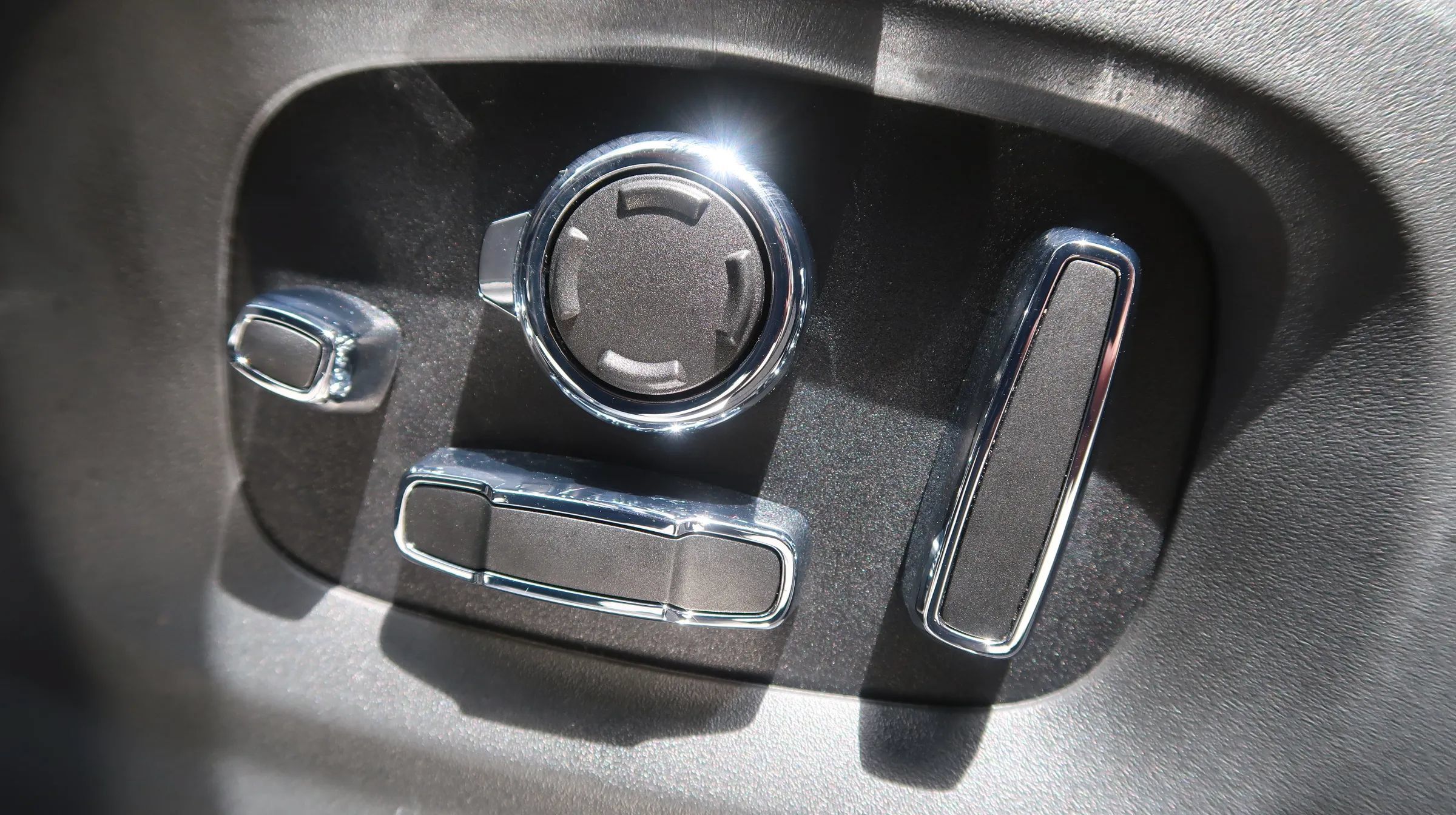 Used 2016 Jaguar XJ R-Sport RWD image 28