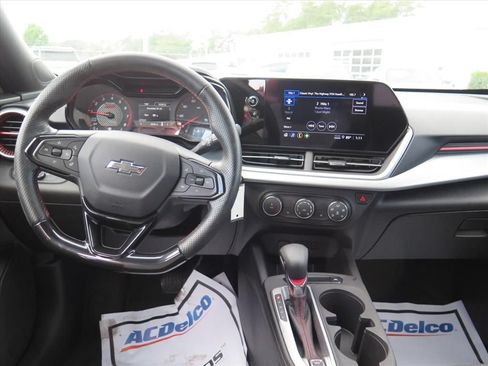 Used 2024 Chevrolet Trax RS w/ Driver Confidence Package FWD image 15