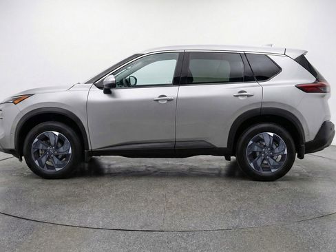 Used 2025 Nissan Rogue SV image 5