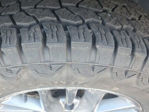 Used 2023 Nissan Rogue S image 3