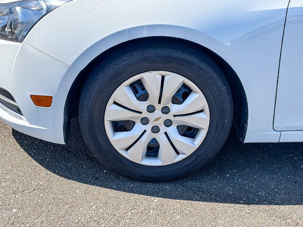 Used 2014 Chevrolet Cruze LS FWD image 5