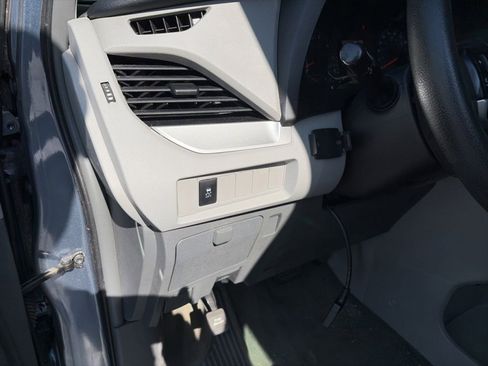 Used 2017 Toyota Sienna L FWD image 11