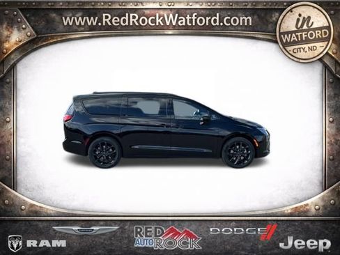 New 2027 Chrysler Pacifica Limited AWD/4WD image 3
