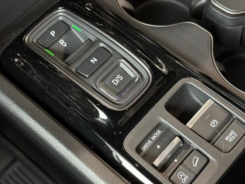 Used 2025 Honda Pilot TrailSport image 24