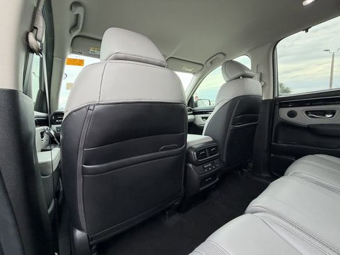 Used 2025 Honda Pilot EX-L image 12