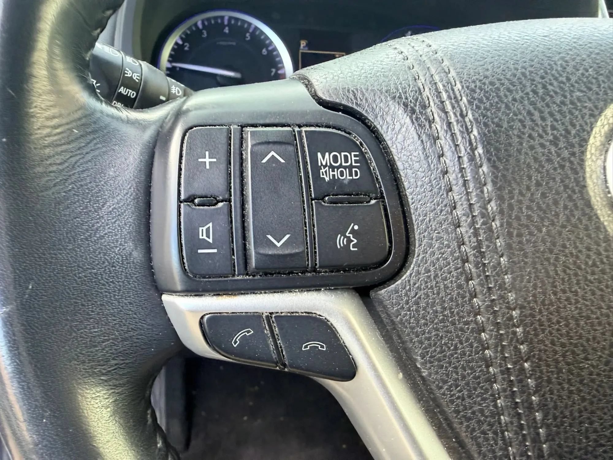 Used 2018 Toyota Highlander Limited FWD image 24
