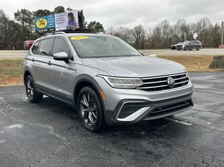 Used 2022 Volkswagen Tiguan SE video 2