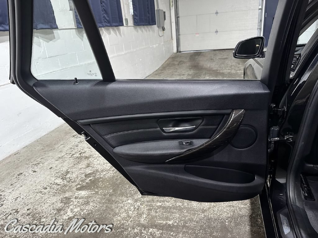 Used 2015 BMW 328i xDrive Wagon AWD/4WD image 21
