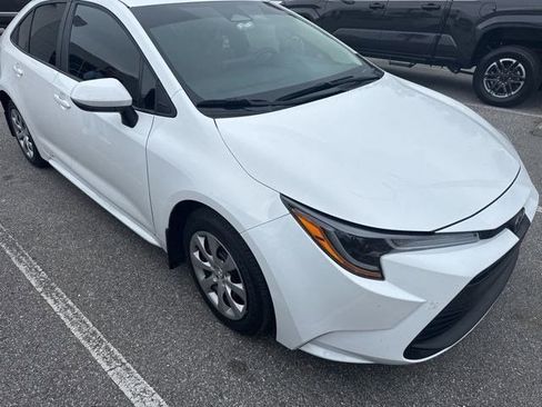 Used 2025 Toyota Corolla LE image 5