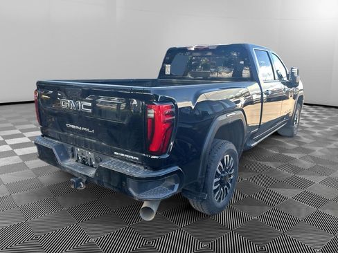 Used 2024 GMC Sierra 3500 Denali Ultimate AWD/4WD image 4