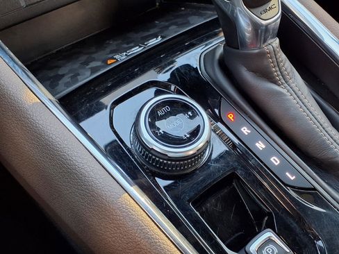 Used 2023 GMC Canyon Denali image 18