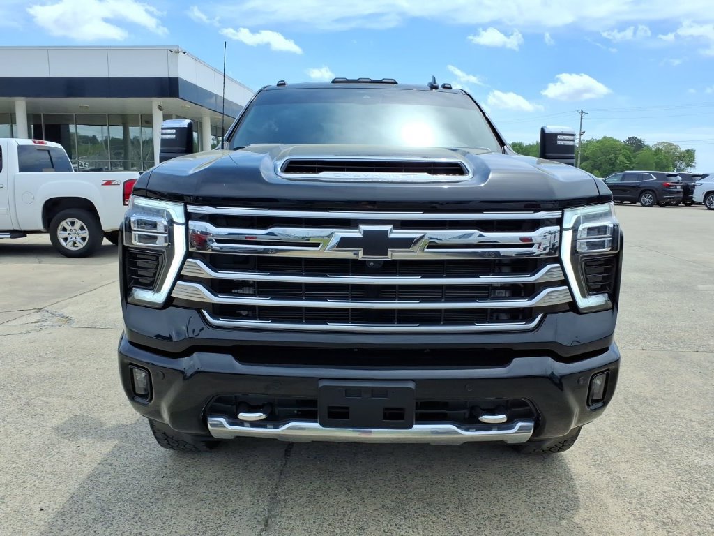 Used 2024 Chevrolet Silverado 3500 High Country w/ High Country Premium Package AWD/4WD image 2