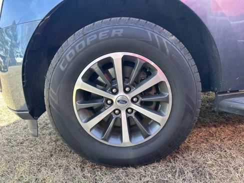 Used 2020 Ford Expedition XLT image 4