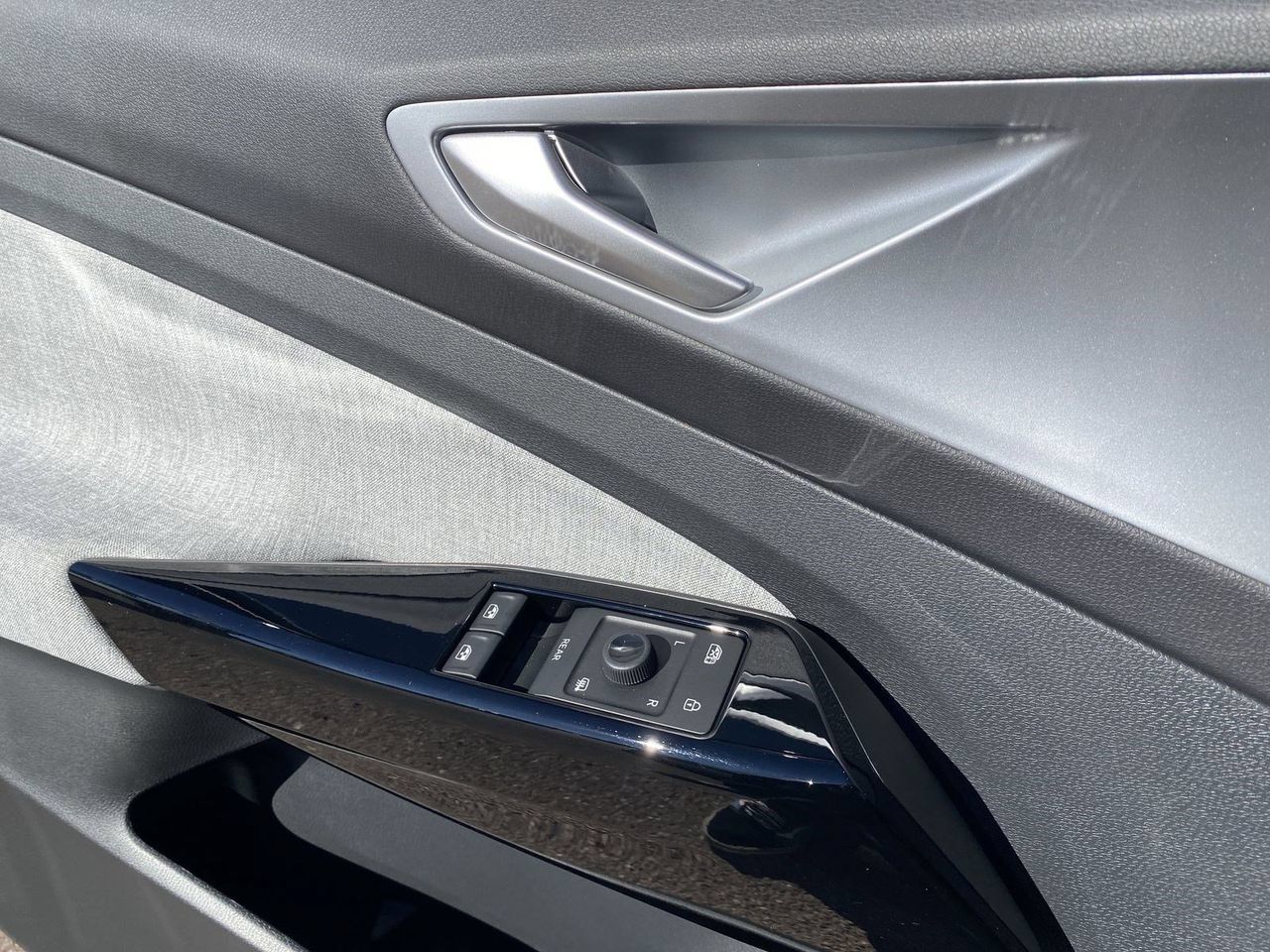 New 2026 Volkswagen ID.4 Pro RWD image 17