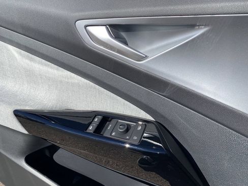 New 2026 Volkswagen ID.4 Pro RWD image 17