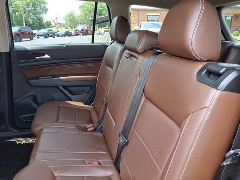 Used 2023 Volkswagen Atlas SE w/ Panoramic Sunroof Package AWD/4WD image 16