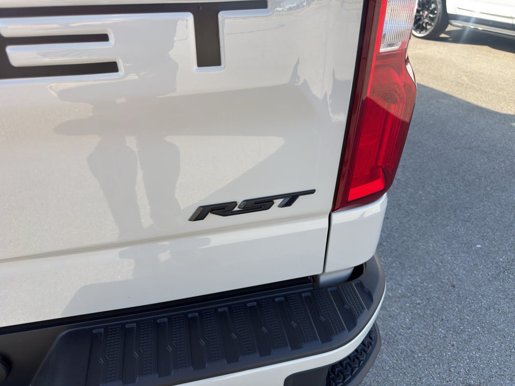 New 2026 Chevrolet Silverado 1500 RST w/ Dark Appearance Package AWD/4WD image 20