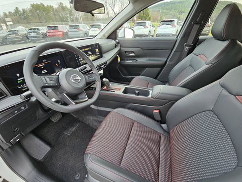 New 2025 Nissan Kicks SR image 9