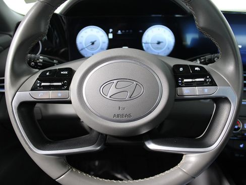 Used 2025 Hyundai Elantra SEL FWD image 9