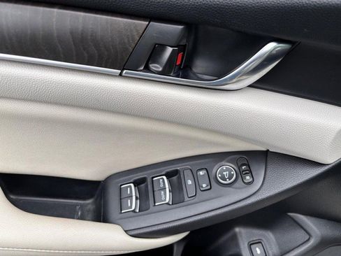 Used 2020 Honda Accord EX image 10