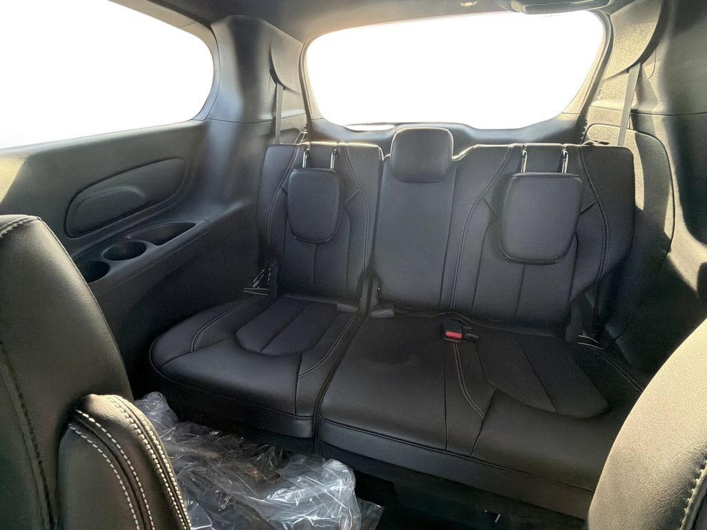 New 2026 Chrysler Pacifica Select FWD image 27
