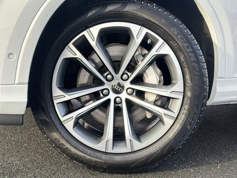 Used 2025 Audi Q7 2.0T Premium w/ Convenience Plus Package image 2