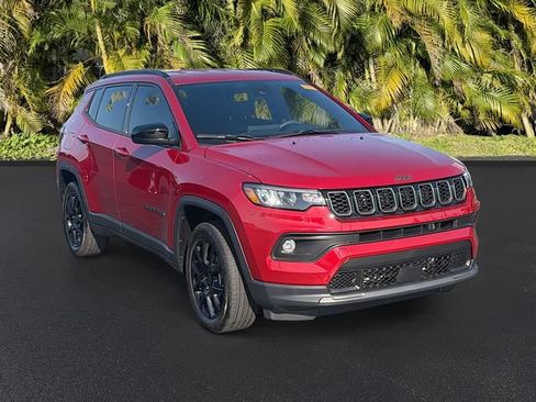 Used 2026 Jeep Compass Latitude AWD/4WD image 2