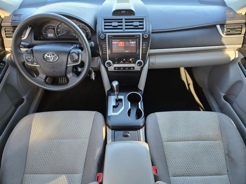 Used 2014 Toyota Camry LE image 30