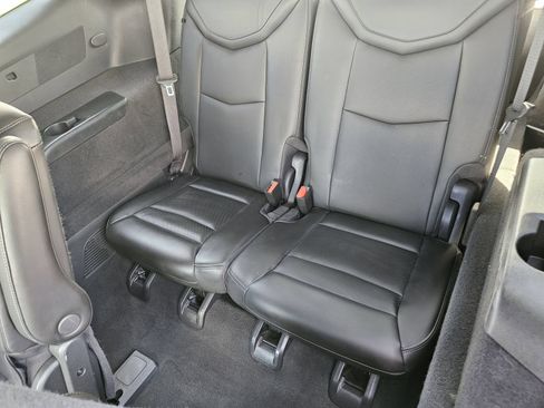 Certified 2025 Cadillac XT6 Premium Luxury FWD image 37