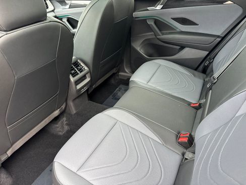 Used 2025 Volkswagen Tiguan SE w/ Panoramic Sunroof Package image 11