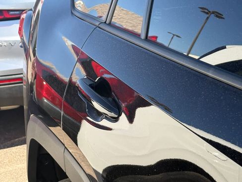 Used 2021 Toyota RAV4 LE image 8